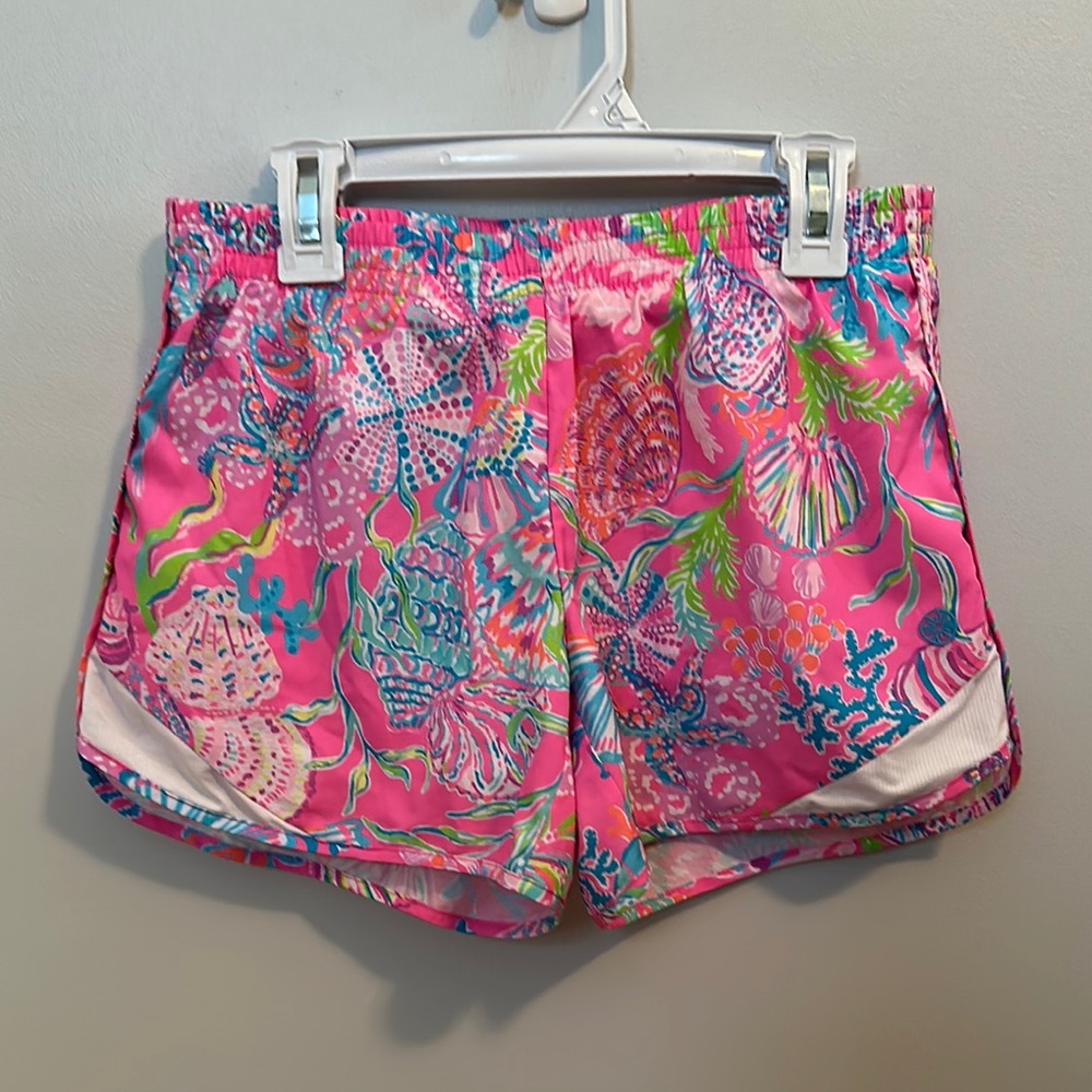 Lilly Pulitzer Pink Shell Luxletic Ocean Trails Short.  Women’s XXS.